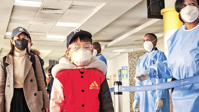 Por coronavirus, 11 aerolíneas dejan de volar a China