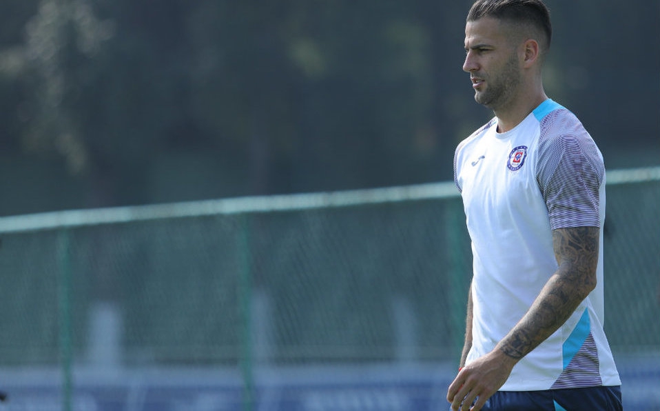 Edgar Méndez en un entrenamiento con Cruz Azul (Imago7)