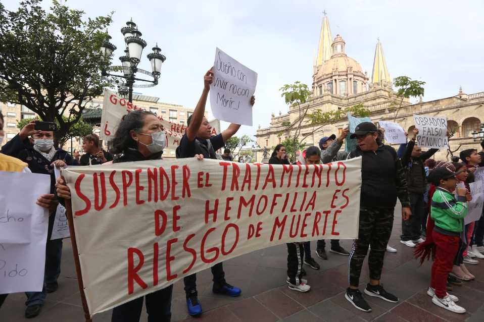 Las familias de niños con cáncer señalan que no han recibido tratamientos en más de una ocasión (Fernando Carranza)