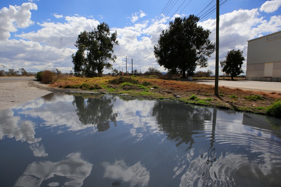 Francisco Rivera Taja, aseguró que el agua utilizada por las empresas que operan en esa zona está tratada bajo la norma ambiental vigente. (Andrés Lob