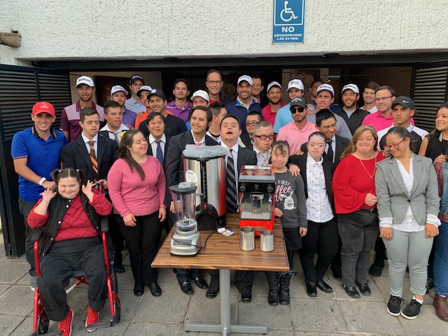 Gira de Golf Profesional dona equipamiento de cafetería a Casa Down de Guadalajara (Cortesía)