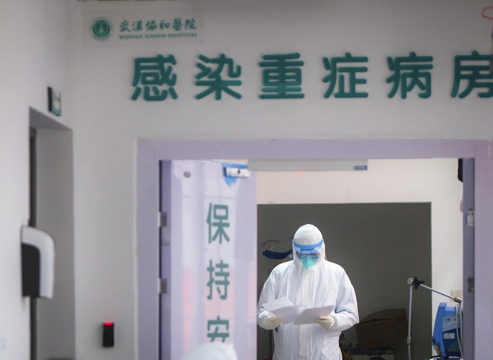 Los pacientes fueron infectados por una colega china. (AP)