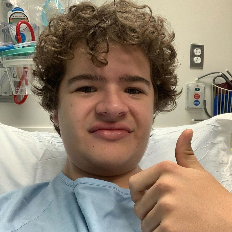 Operan a ‘Dustin’ de ‘Stranger Things’ por enfermedad congénita (Instagram).