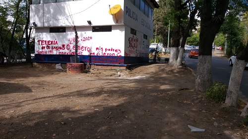 Realizaron pintas en un módulo. (Especial)