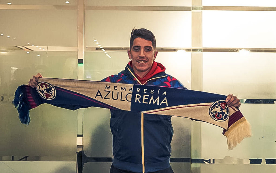 Santiago Cáseres a su llegada a la CdMx (Twitter: @ClubAmerica)