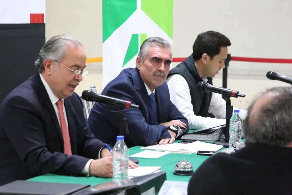 Durante la sesión se aprobó también lanzar la convocatoria del reconocimiento al mérito cívico medalla Moisés Sáenz Garza 2020. (Raúl Palacios)