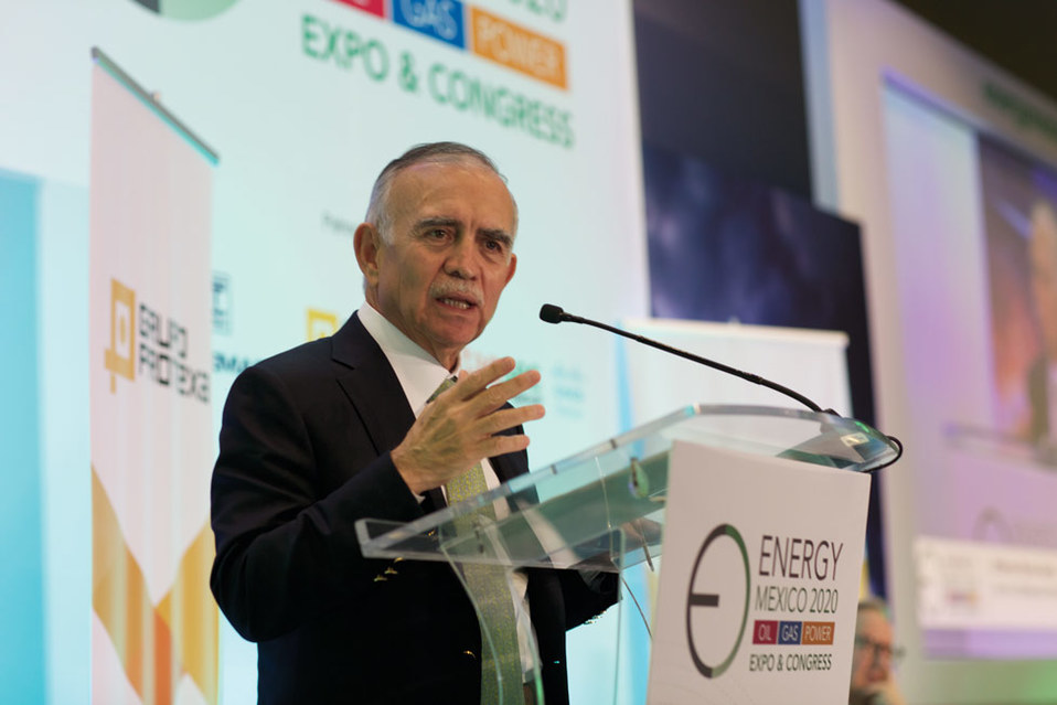 Alfonso Romo, jefe de la Oficina de la Presidencia, explicó que la IP podrá participar con Pemex a través de contratos especiales que beneficien a la 