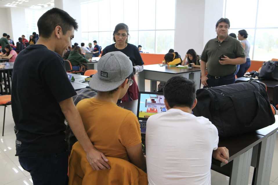Durante 48 horas, 150 alumnos de la Universidad Autónoma de Puebla, participan en el Global Game Jam. (Andrés Lobato)