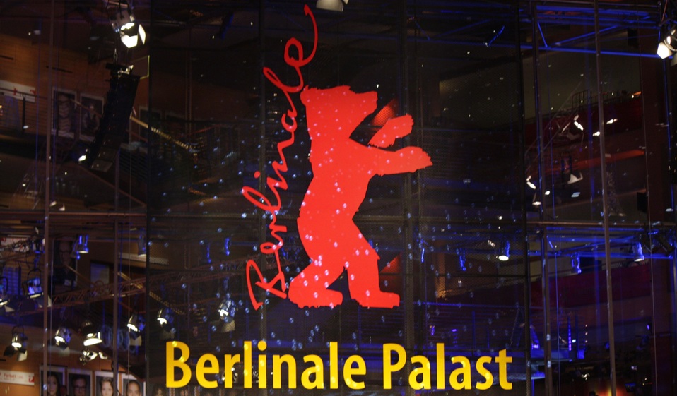 Festival de Cine de Berlín suspende el Premio Alfred Bauer por vínculo nazi (AP).