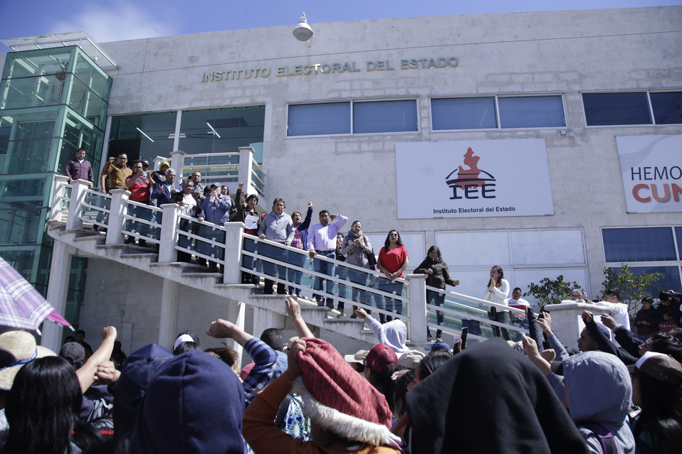 Por más de tres horas, los integrantes de la organización exigían ser escuchados y tomados en cuenta como una fuerza política. (Agencia Enfoque)