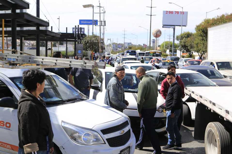 Largas filas, conflictos y caos vial en el último día para verificar. (Andrés Lobato)