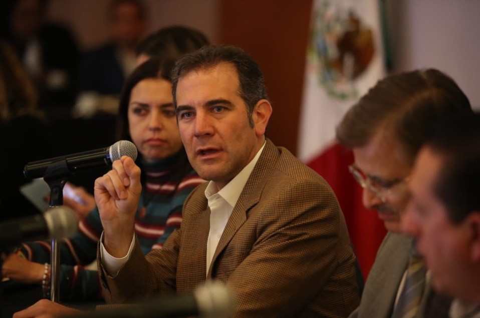 Lorenzo Córdova durante la plenaria de diputados de Movimiento Ciudadano. (Twitter | @lorenzocordovav)