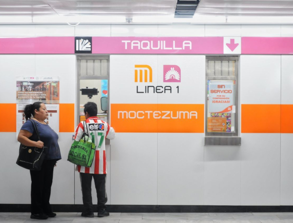 Sindicato del Metro defiende labor de taquilleras; pide que Ola Naranja no venda tarjetas. |Cuartoscuro