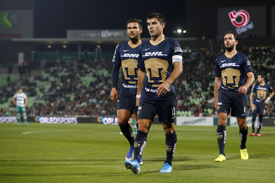Pumas UNAM estrenará su tercer uniforme este sábado ante Santos, un diseño que rinde tributo a la generación que usó uno similar en año 2001. (Rolando