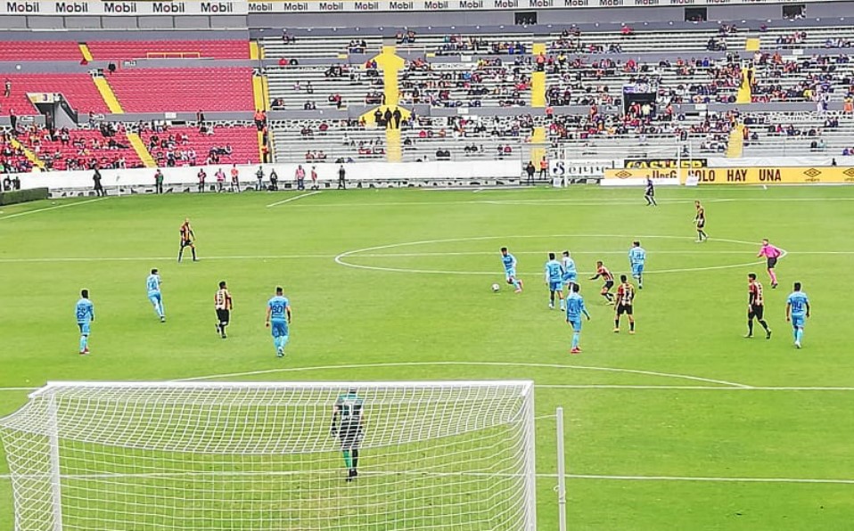 Jaiba Brava gana como equipo visitante contra Leones Negros con marcador 2-0 (Foto/Roberto Cruz)