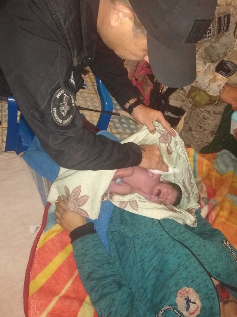 Con sus conocimientos de primeros auxilios, lograron ayudar a la mamá primeriza (Martín Patiño Segura)