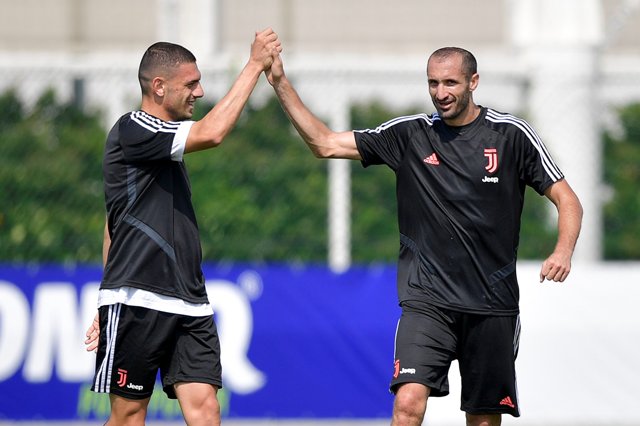 Demiral y Chiellini durante un entrenamiento con la Juventus (Twitter: @chiellini)