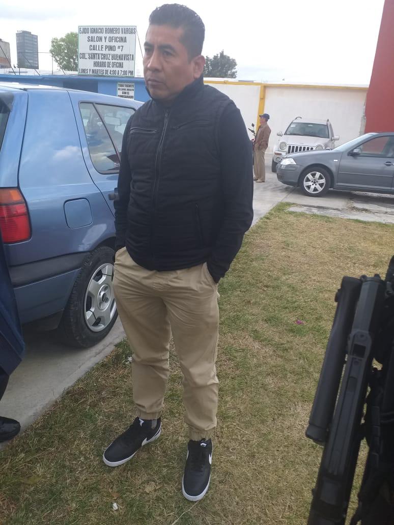 Se detuvo a Carlos Agustín, de 37 años, quien se identificó como elemento activo de la Sedena, con un arma de fuego y diez cartuchos útiles. (Especial