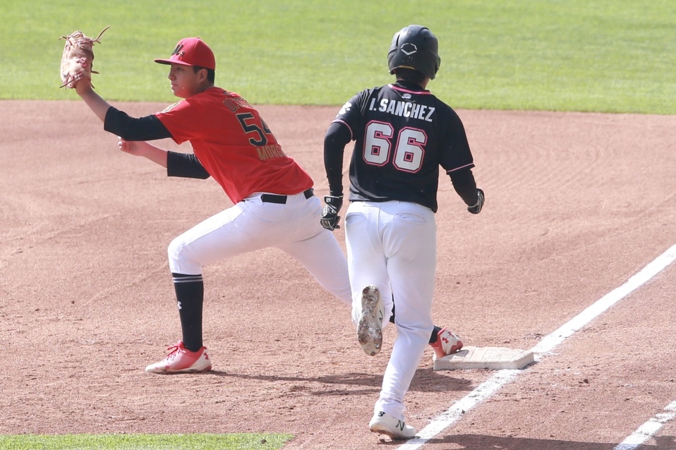 Las finales de beisbol y softbol se celebraron el Harp Helú (Iván López)