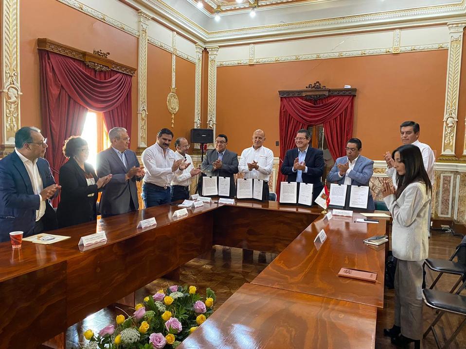 El gobernador anunció que firmó el acuerdo para adherirse al Insabi. (Twitter)