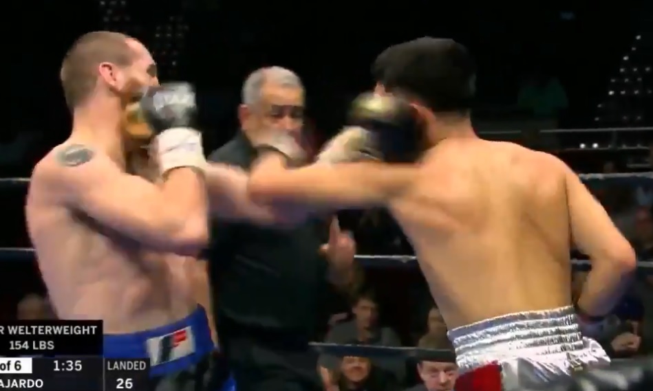 Critican a réferi por permitir brutal golpiza en pelea de box: video ...