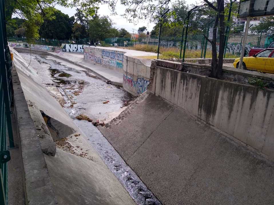 Locatarios del mercado de Atemajac, informaron que al menos una vez al mes tienen problemas con el drenaje,