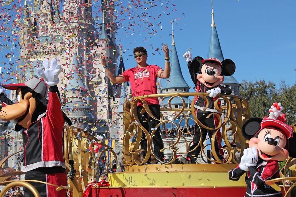 Patrick Mahomes en Disney World (Twitter)