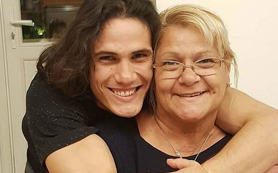 Edinson Cavani y su mamá (Especial)