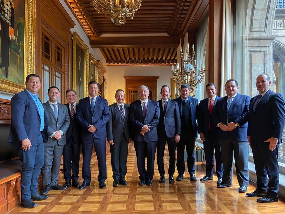 Los gobernadores panistas se reunieron esta tarde con el Presidente en Palacio Nacional.
