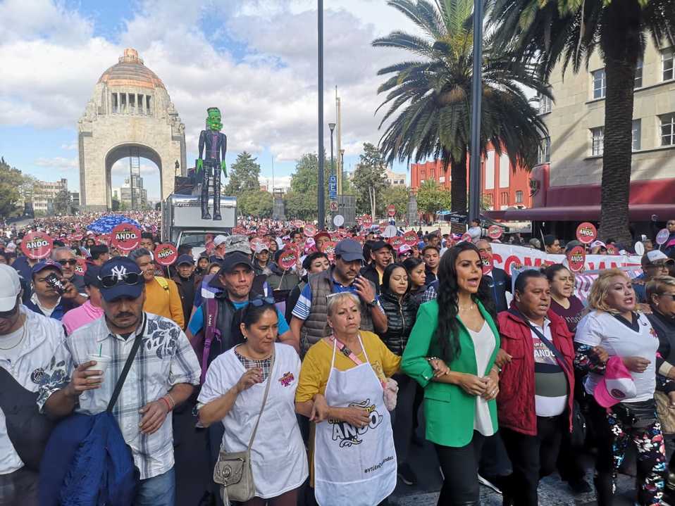 Los inconformes marcharon desde el Monumento a la Revolución.