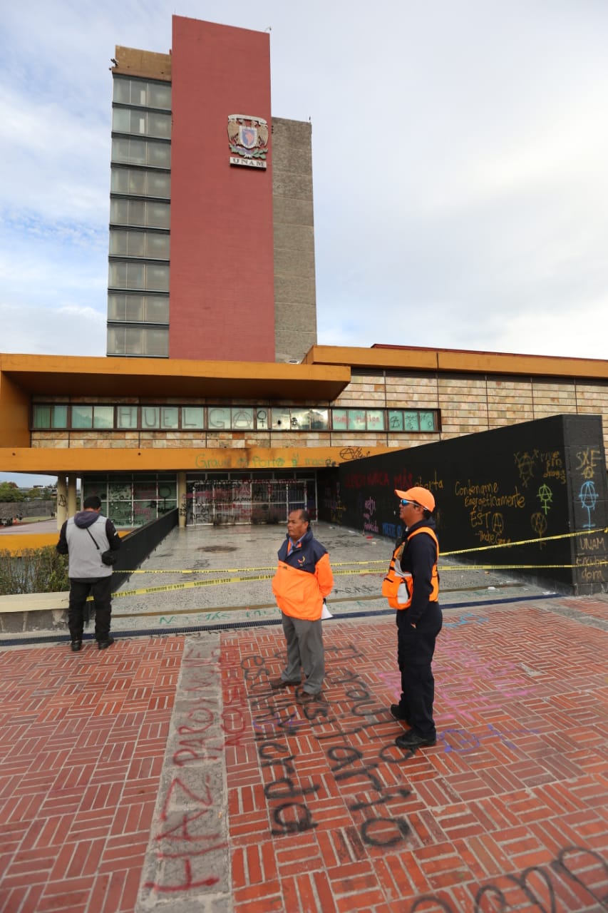 Rectoría de la UNAM fue acordonada tras actos vandálicos. (Javier Ríos)