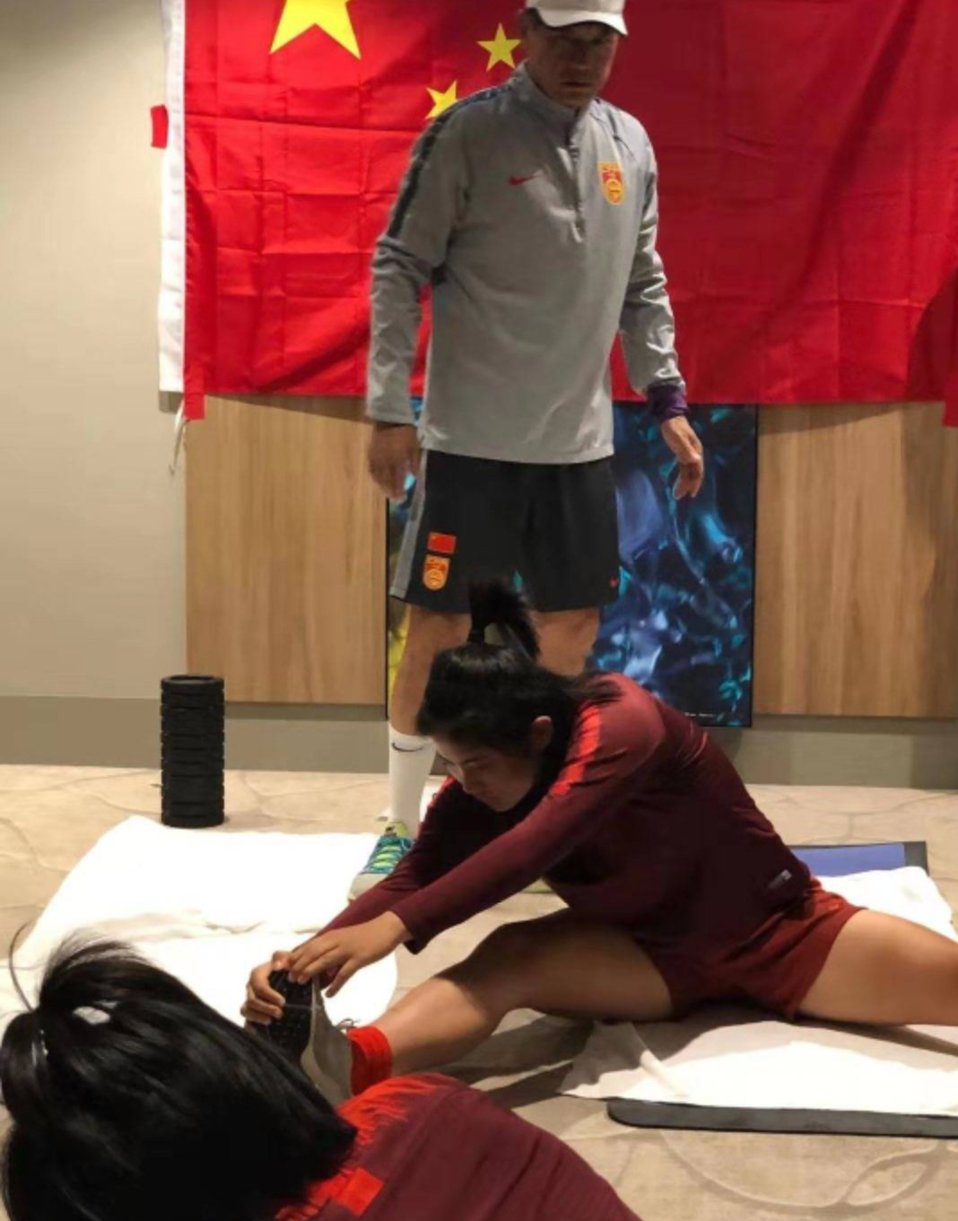 La selección Femenil de China entrena en su hotel de concentración (Twitter @titan_plus)