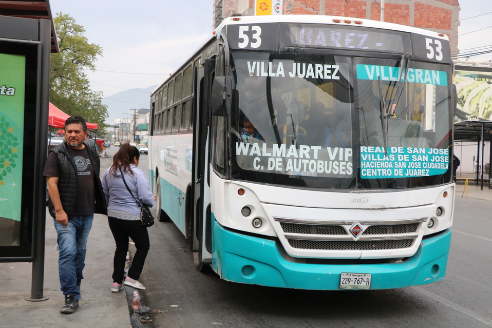 Únete Pueblo consideró que los empresarios de transporte en NL no brindan calidad ni eficiencia a los usuarios. Foto: Leonel Rocha