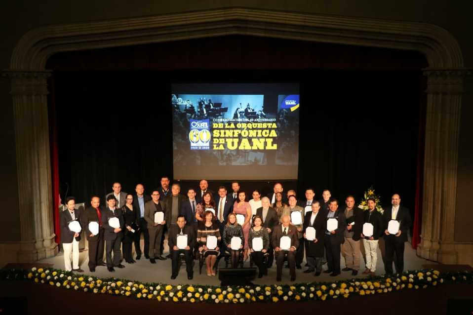 La ceremonia, donde se reconocieron a 23 músicos, fue celebrada en el Aula Magna del Colegio Civil Centro Cultural Universitario. (Foto: Gustavo Mendo