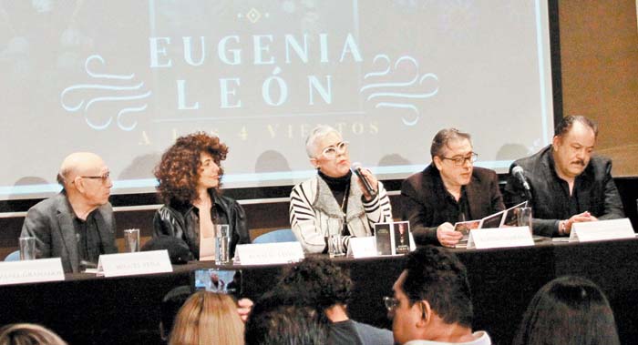 La intérprete comparte que la violencia hacia la mujer es un problema de educación que le preocupa. Alfonso Manzano