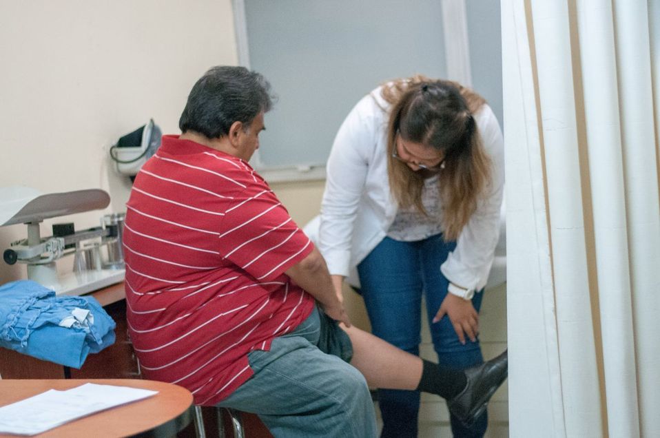 Persona con obesidad en revisión médica. (Archivo Cuartoscuro)