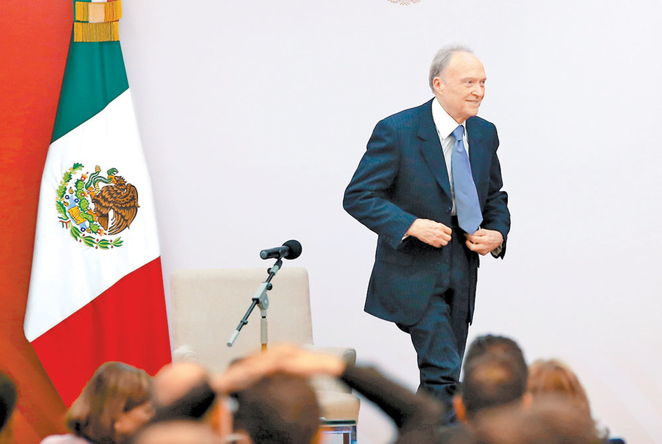 El titular de la FGR externó su opinión en reunión con legisladores de Morena. (Héctor Téllez)
