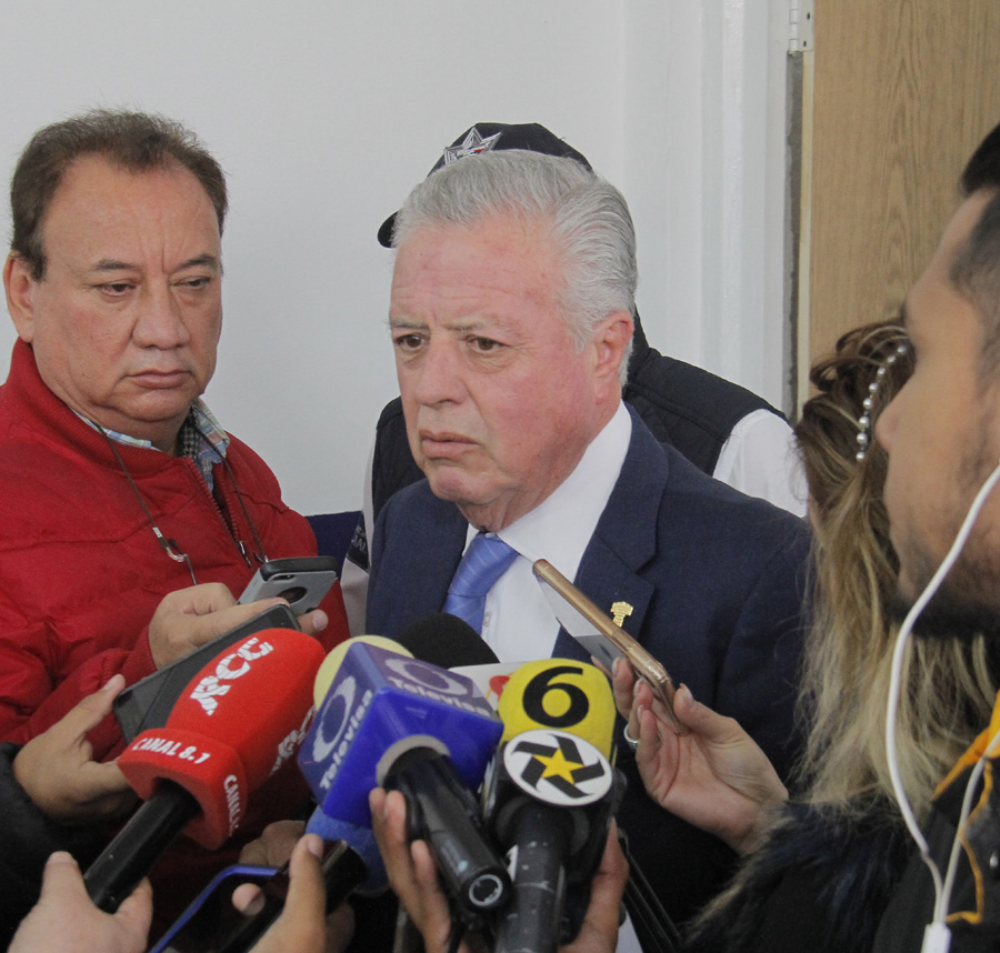 El alcalde comentó que todos los recortes federales afectan. (Manuel Guadarrama)