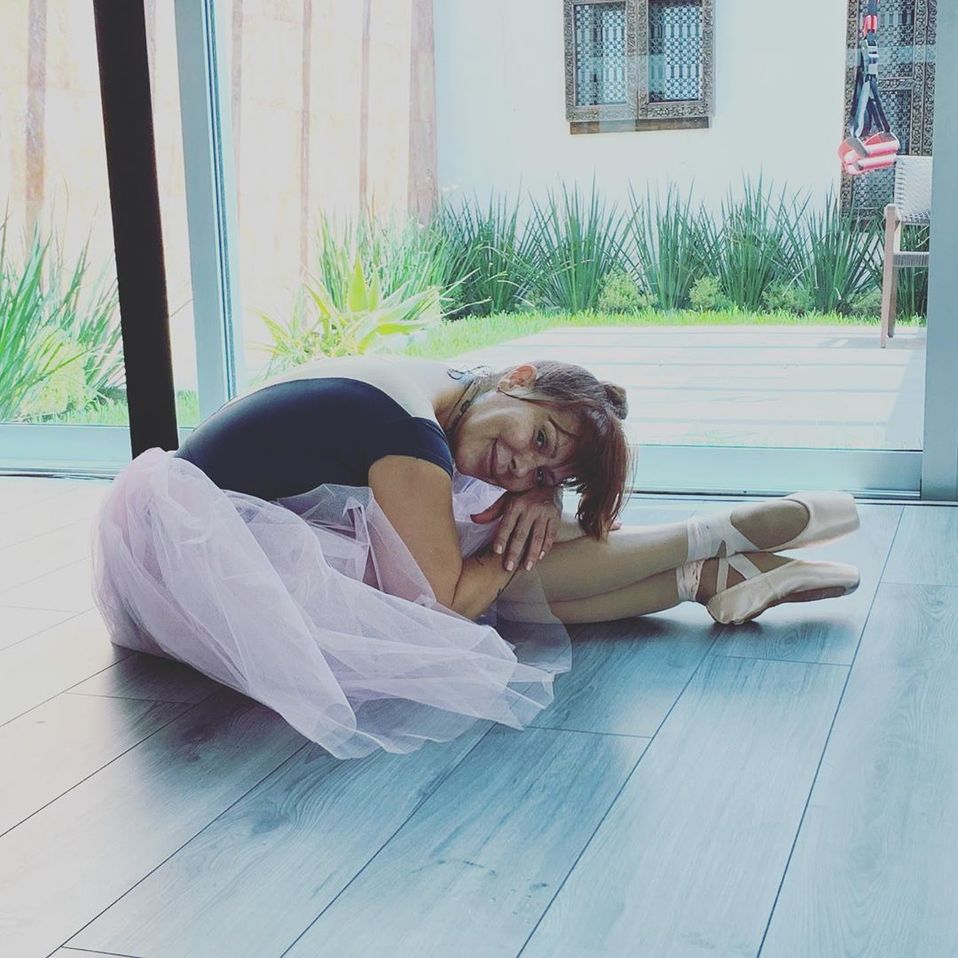 Alejandra Guzmán se recupera de su cirugía bailando ballet (Instagram).