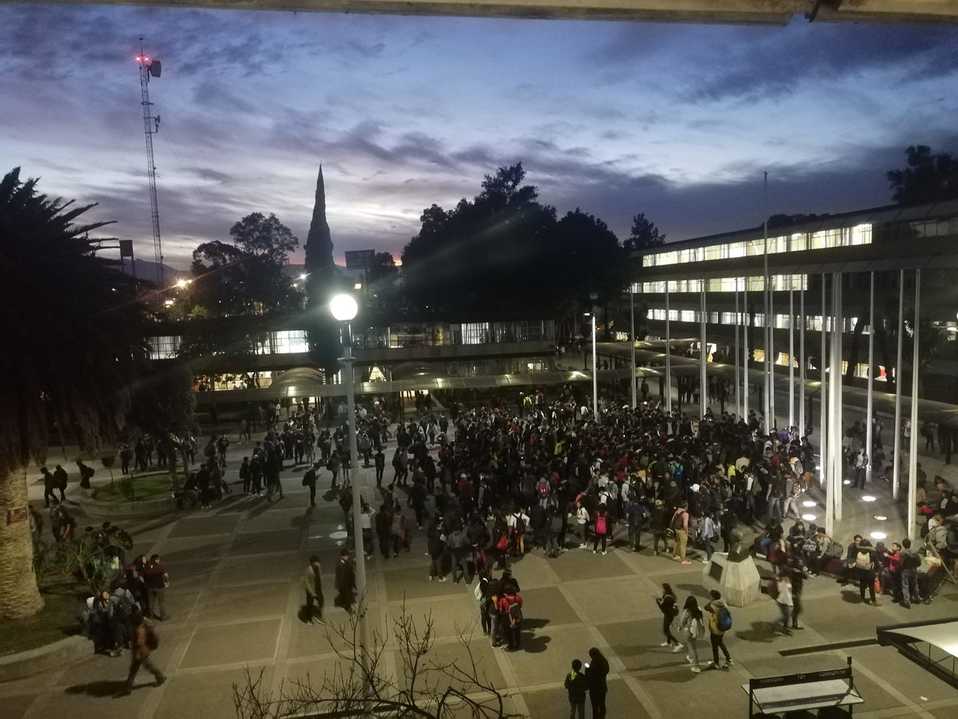 Alumnos enCecyt 7 del IPN. (Tomada de Rene García)