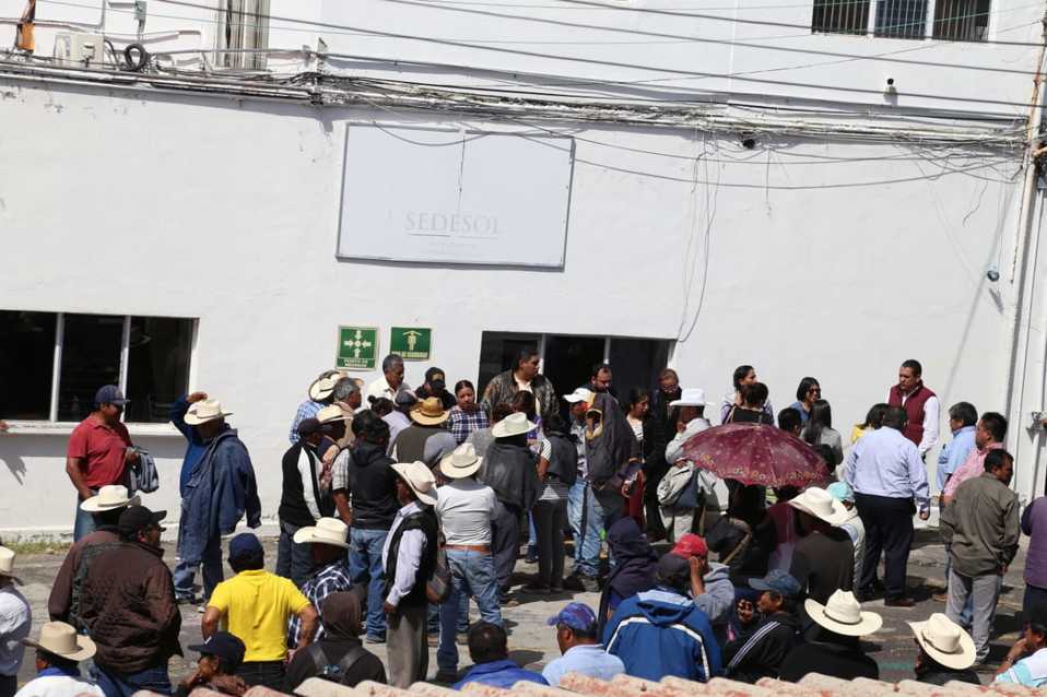Campesinos protestan en instalaciones de la delegación del Bienestar. (Jorge Sánchez)