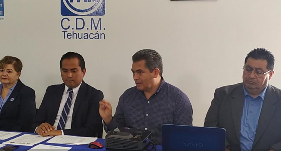 Conferencia de prensa del dirigente del comité municipal del Partido Acción Nacional, Fabián Correa Reyes. (Apolonia Amayo)