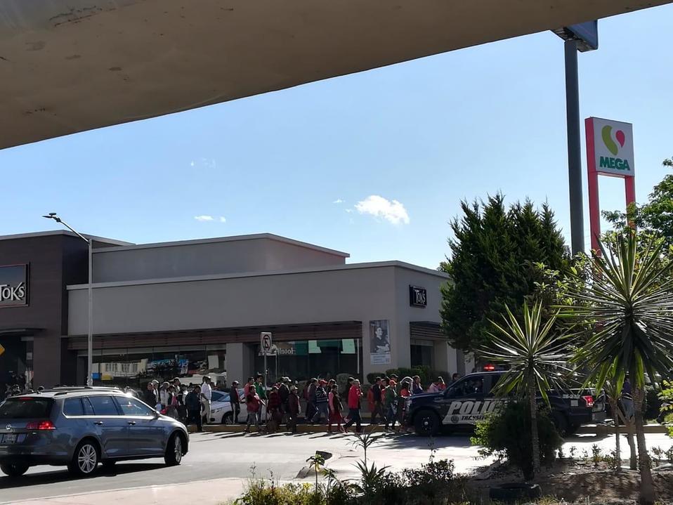 Integrantes de Antorcha Campesina se congregan para marcha. (Elvía García)
