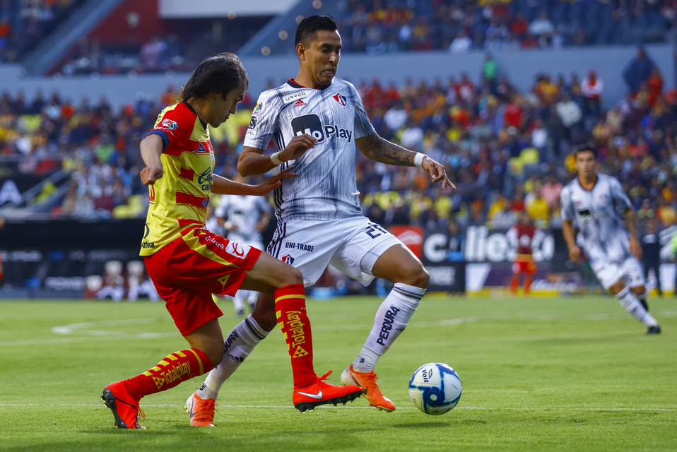 José 'Shaggy' Martínez y Jesús Isijara en duelo del Apertura 2019 (Imago 7)