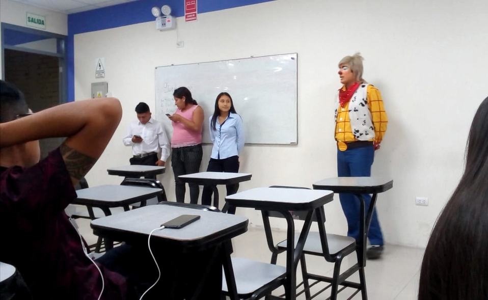 El joven ha cautivado a miles de usuarios en redes sociales. (Facebook: Raúl Rivera)
