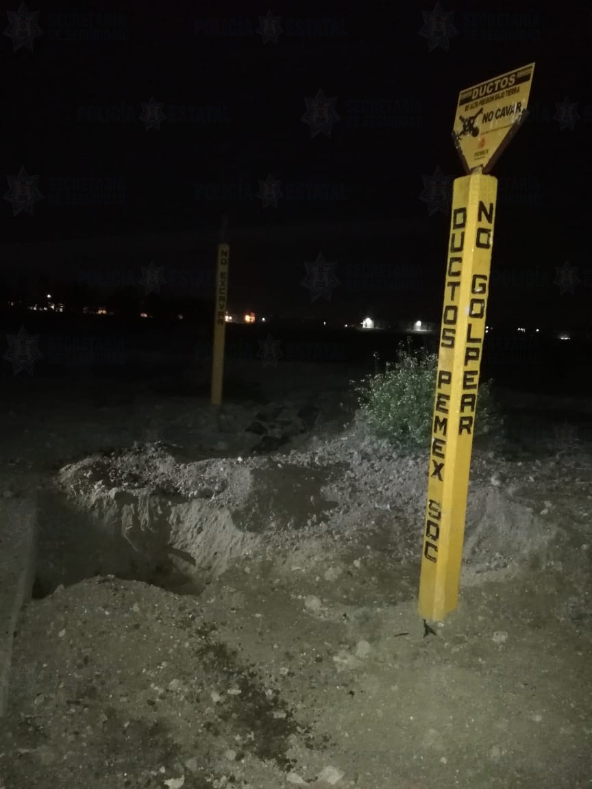 Personal de Pemex acudió para contener la fuga y evitar riesgos. (Especial)
