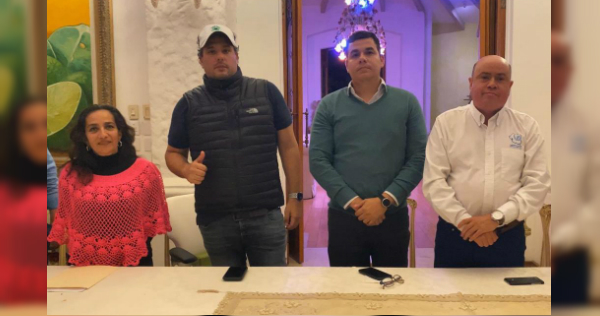 El alcalde junto al presidente de la Comisión Estatal de Derechos Humanos Jorge Andrés López Espinosa (Foto/Cortesía)