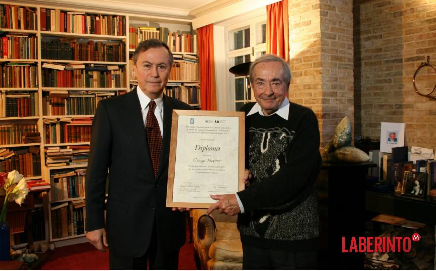 El embajador Juan José Bremer entrega el Premio Internacional Alfonso Reyes 2007 al profesor y crítico literario, quien murió el 3 de febrero a los 90