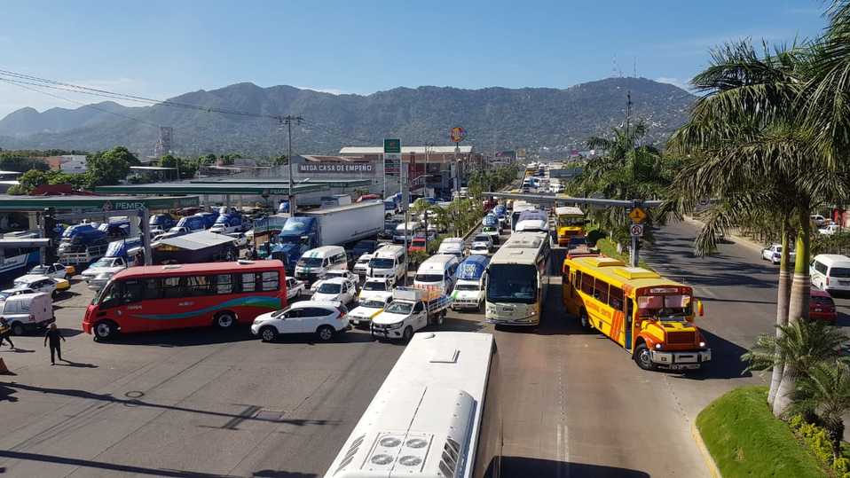 Por más de una hora maestros cerraron el Boulevard Vicente Guerrero (Javier Trujillo)