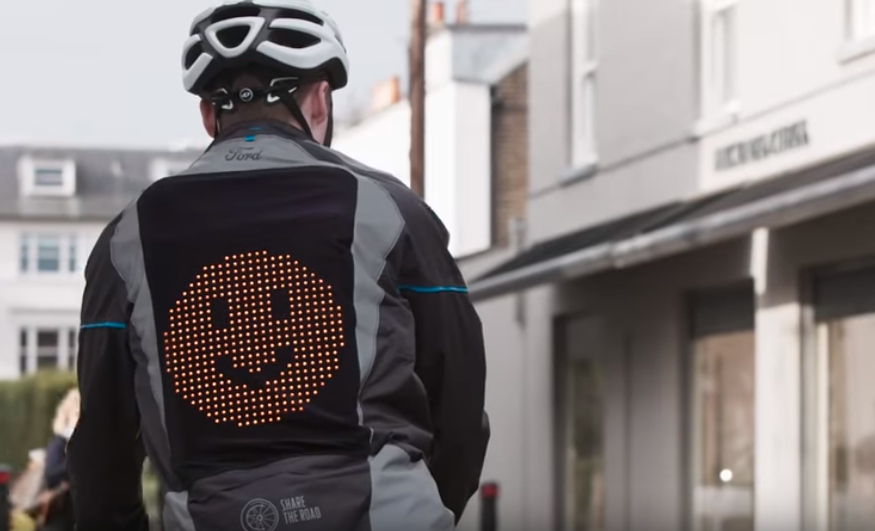 La 'Emoji Jacket' (YouTube Ford).